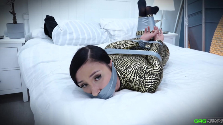 Gag Attack: Lily - esclavitud de ladrón soñando