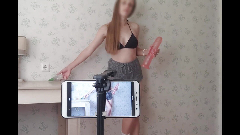 Lizaveta: Meu amante me fode muito duro e filma em vídeo...