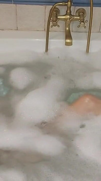 Mädchen Badet in Einem Whirlpool