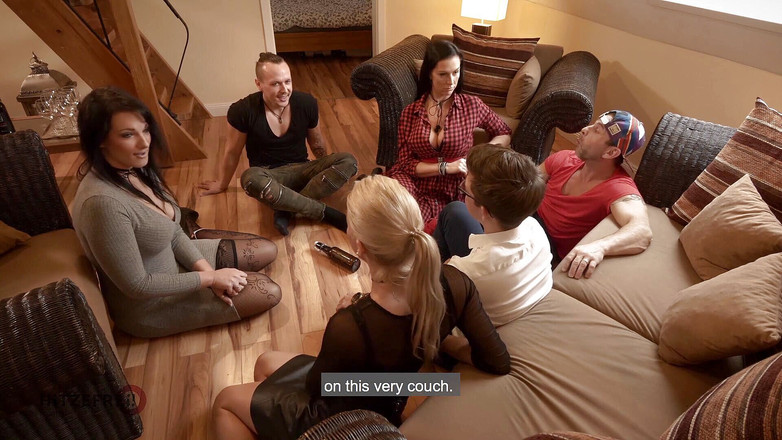 Hitzefrei: 紧身德国金发女郎Aby Action被肛交