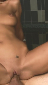 Ragazze carine vogliono una scena dura 1_sexy magra viene scopata duramente e sborrata in faccia.