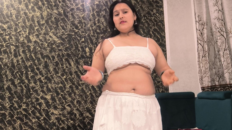 Puja555: Кицька пестить себе пальцями