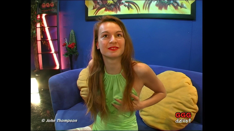 Piss Lover: Devot Blonda se supune unui futai intens în pizdă și spermă