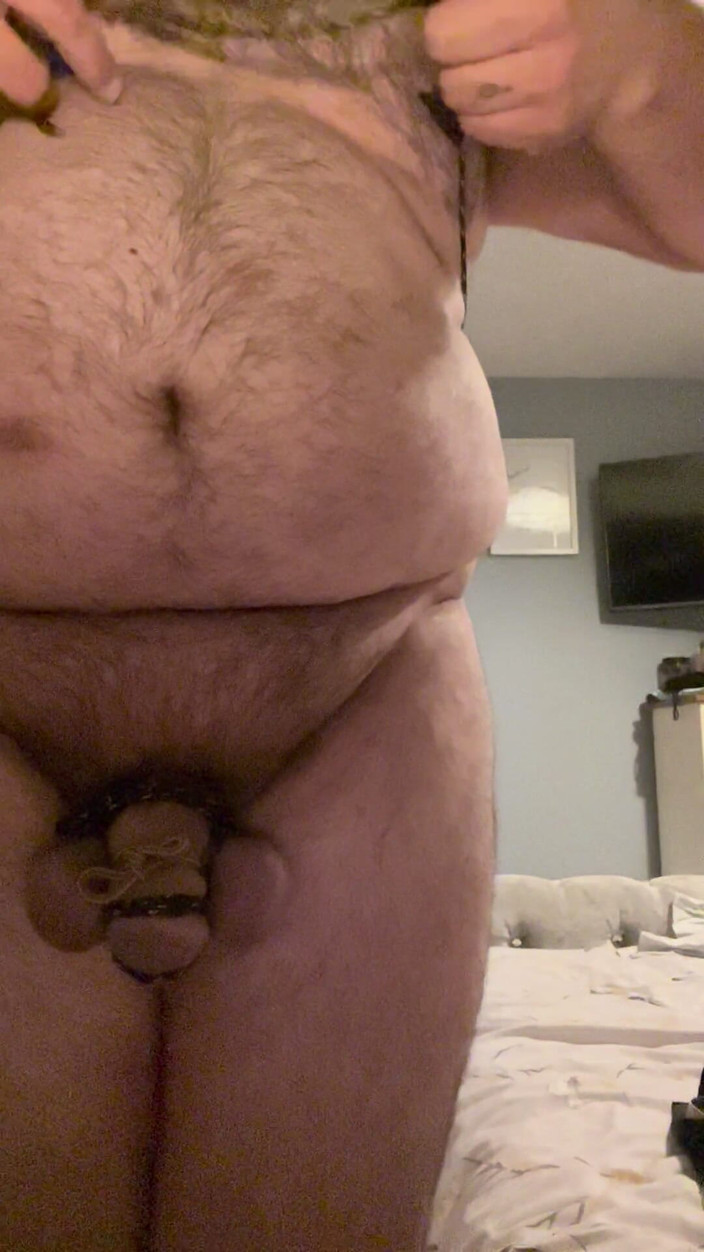 Shaun Cbt: निप्पल क्लैंप के साथ स्विमसूट के नीचे लंड और बॉल बंधन