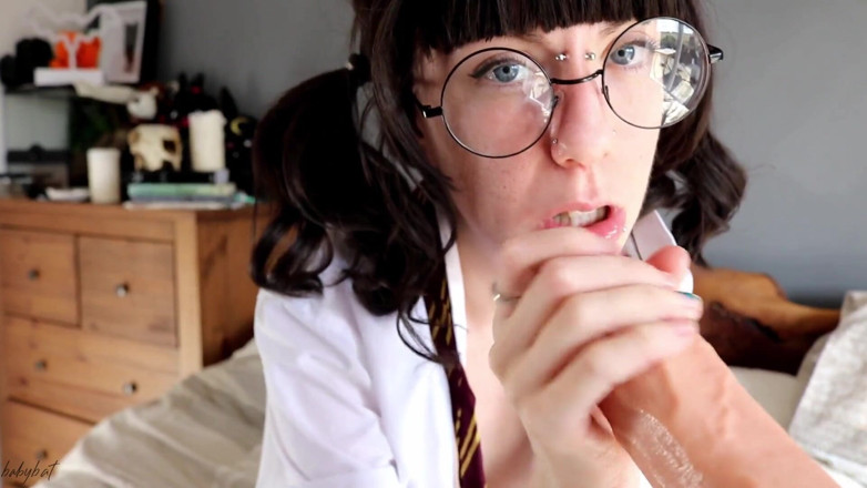 Fetpup: Gryffindor girl sucks teachers dick