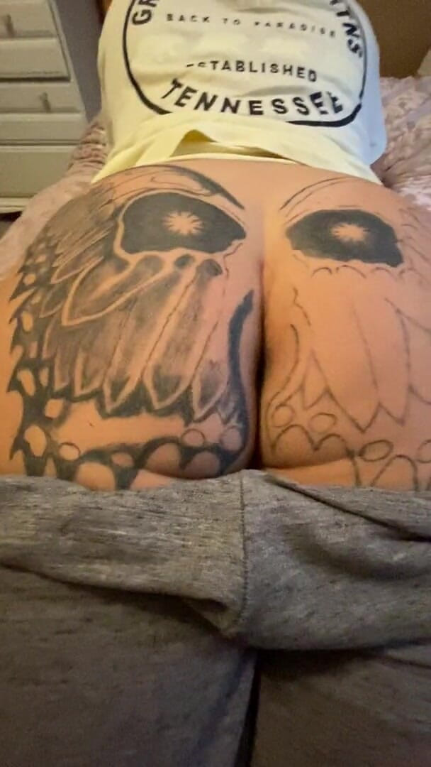 MzKiTTy91: Pawg milf shaking her ass