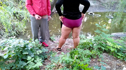 OurFetishLife: Kurvige MILF mit dickem arsch masturbiert und wichst großen schwanz...