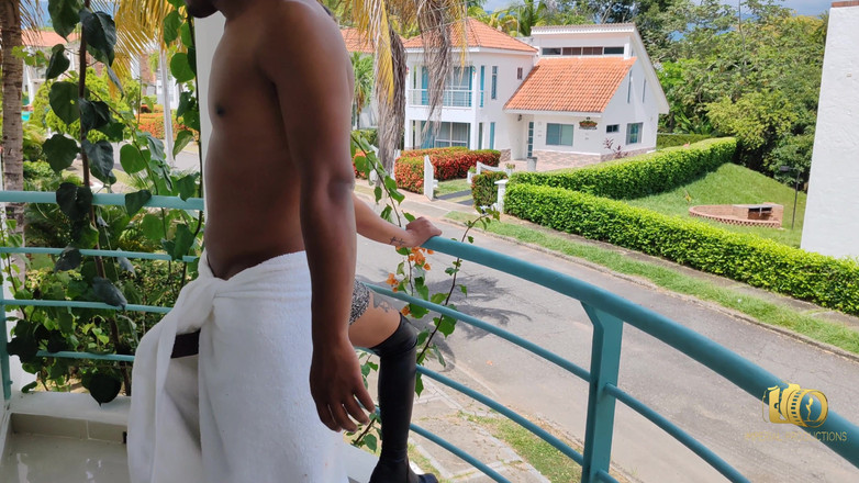 Rioc69: Mara lutscht Rioc und nutzt die Tatsache, dass sie auf...