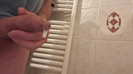 Sebastien D: Ejakulation im badezimmer