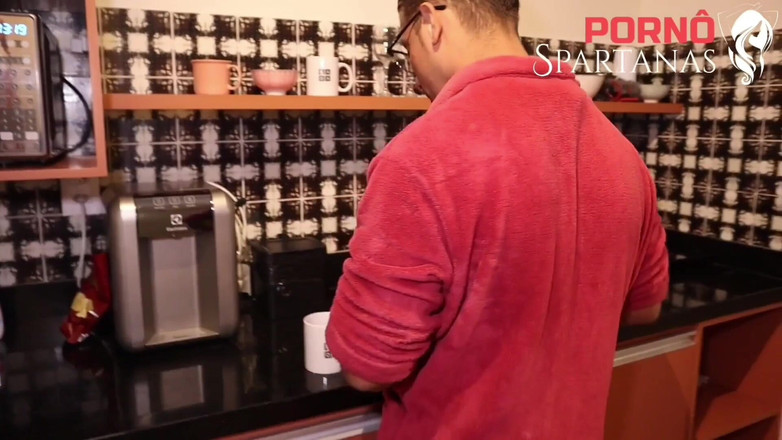 Porno Spartanas: Une Brune De Gros Cul Adore Le Carnaval Sauter Sur...