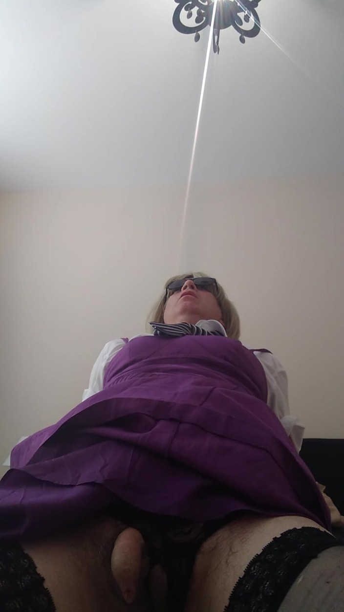 Cindy Belfast: Chica universitaria trans frota su pequeño clítoris