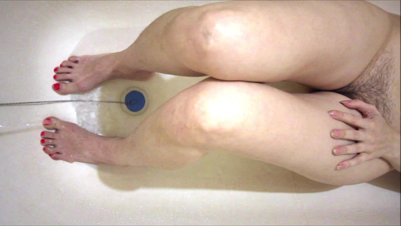 Hairypussyangel: Sexy legs in the bath, dildo fucks hairy pussy, cum
