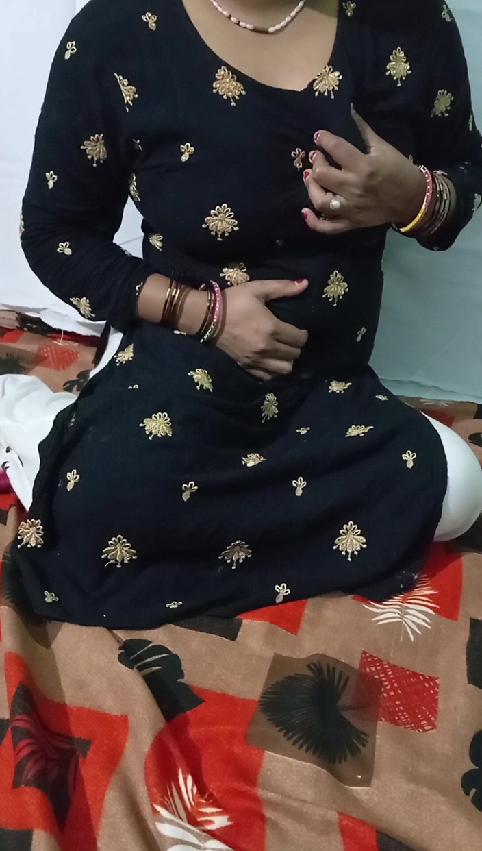 Manjushukla: マンコをしゃぶるデジインディアンガール