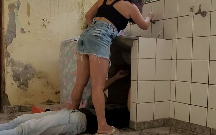 Casalpimenta: Esposa caliente casada paga fontanero montando polla mientras marido trabaja