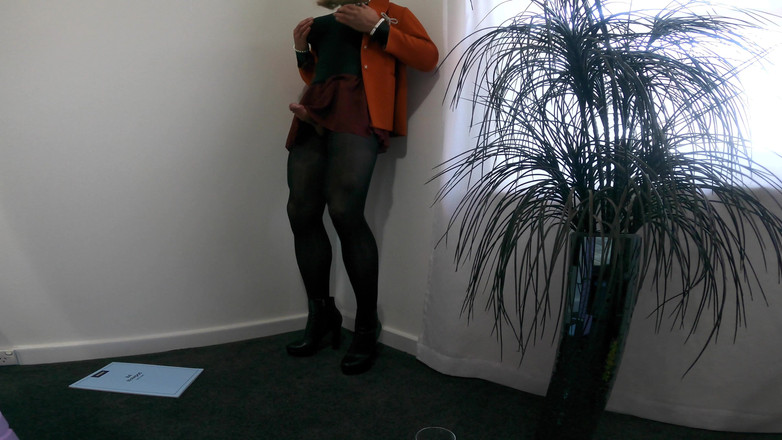 Muscle sissy slut Jessica: हॉट ऑफिस मांसपेशियों वाली कुतिया