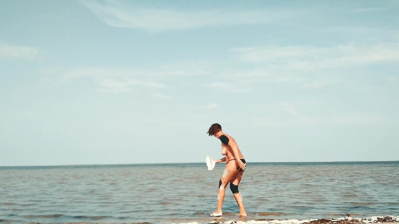 Lukerya: Bem-estar fique em uma praia ensolarada