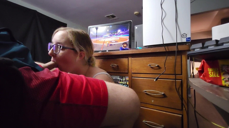 Mama_Foxx94: कंप्यूटर डेस्क लंड चुसाई Mama_foxx94