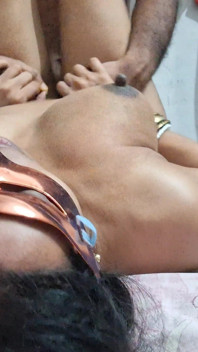 Bhabhi m’a sucé la bite pour lui avoir baisé la chatte