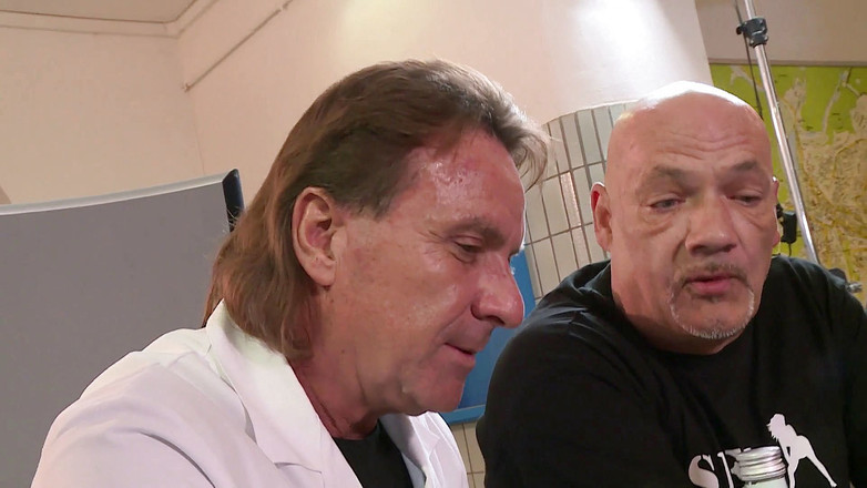 Italian Vintage Porn: Băng đảng tóc nâu may mắn bị nện trong âm hộ cạo...