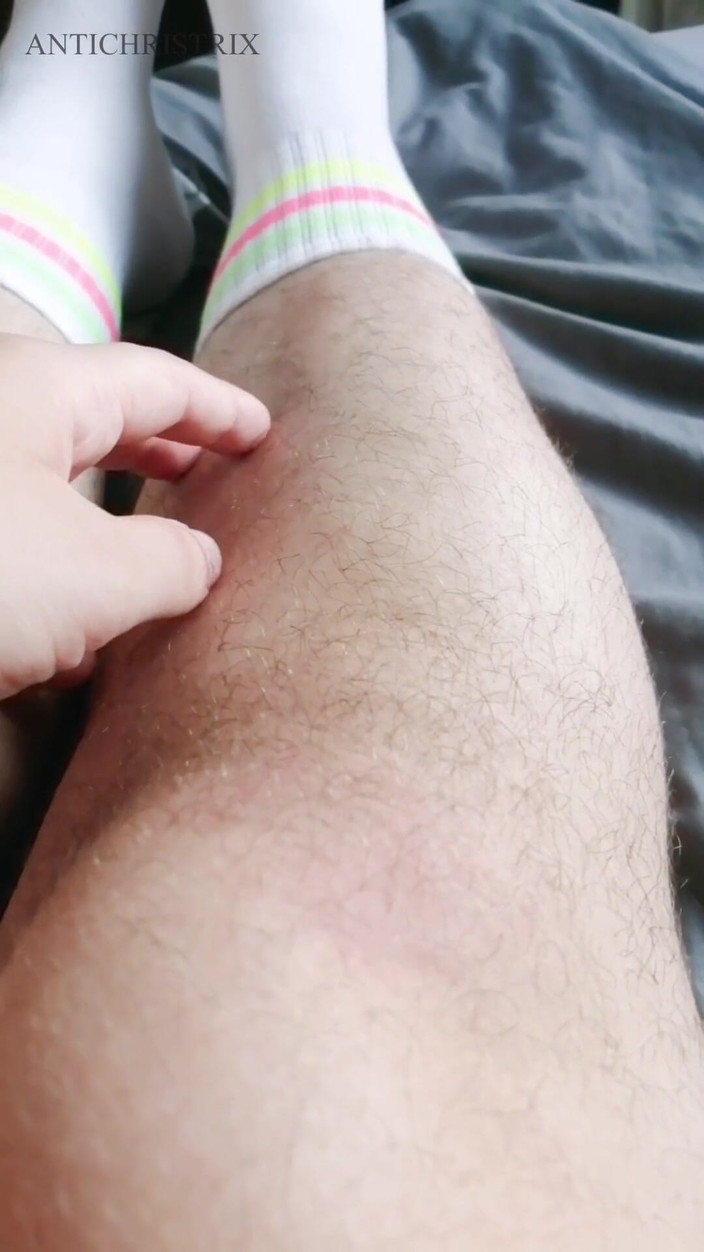 The Antichristrix: 全天然的腿挑逗毛茸茸的和性感的