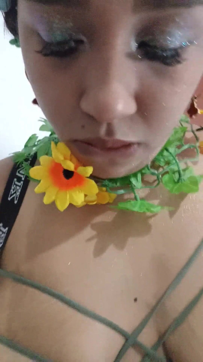 Pikaa6: Si rambut coklat berusia 18 tahun dengan tetek kendur besar dari...