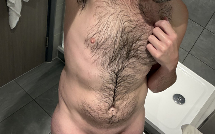 Buggiesmugglr: Horny Hotel Jerking