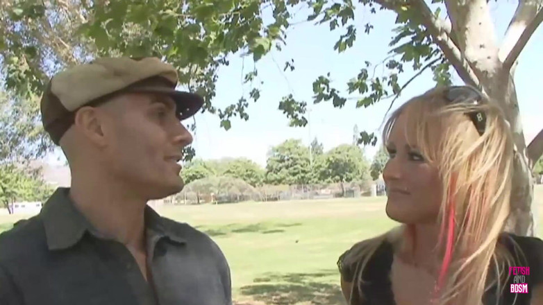 Fetish and BDSM: Sexy blonďatá holka je ošukaná zezadu jiným mužem před jejím...