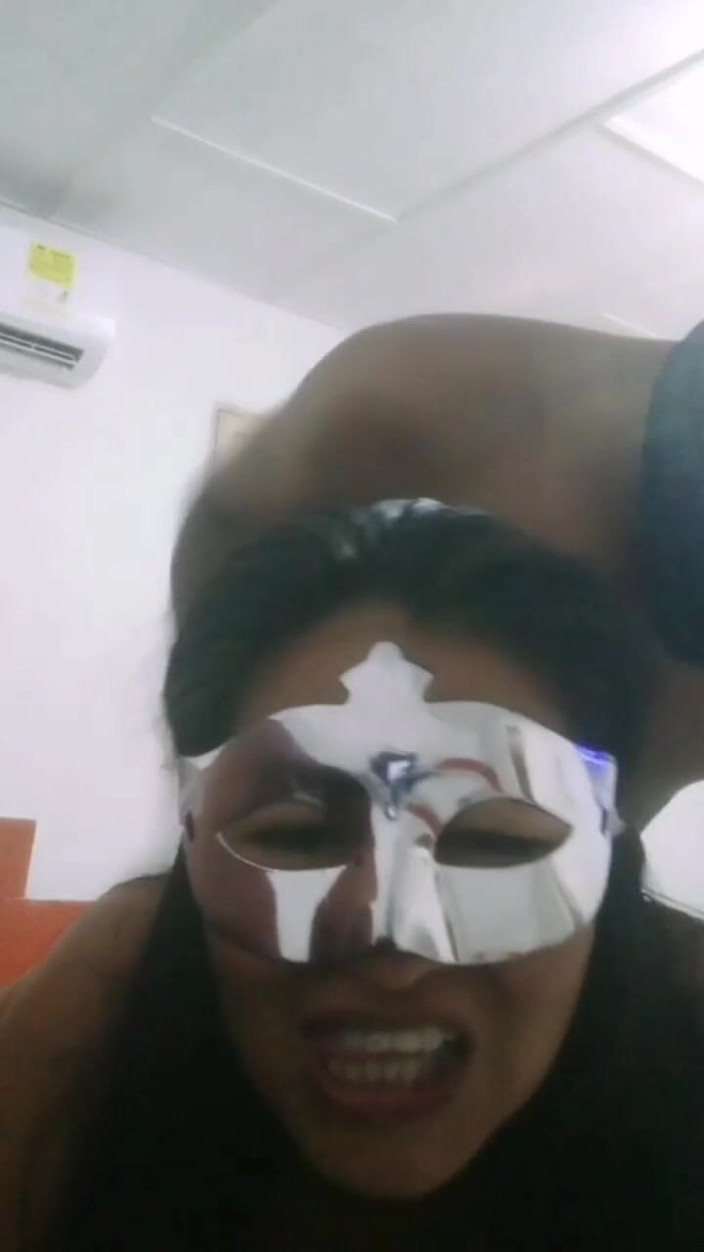 Sexysweet0455: Indka s velkým zadkem polyká velký penis svého nevlastního bratra...