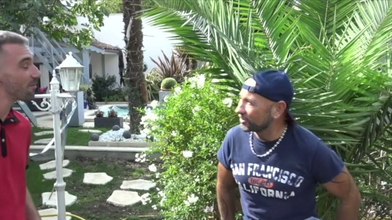 MALIK THE ARAB FUCKER XXL: Các chàng trai Trsoi khoe khoang trong vườn