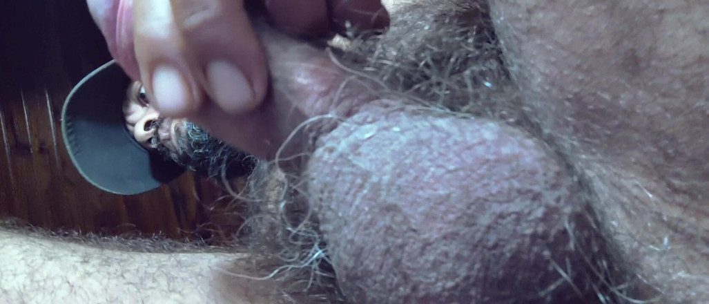 Stink HairyMale: Röker och visar fötterna