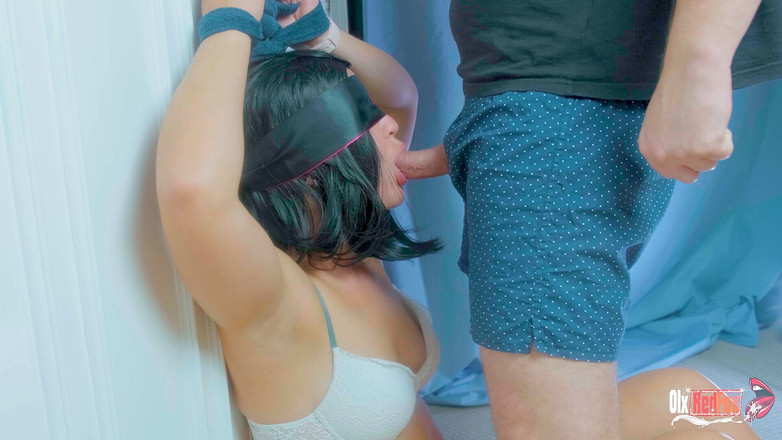 OlxRedFox: 粗暴深喉口交，黑发女郎被大鸡巴射在喉咙上，粗暴深喉口交