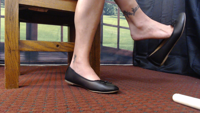 Abby Anna: Close up ballet flats dangle play natural