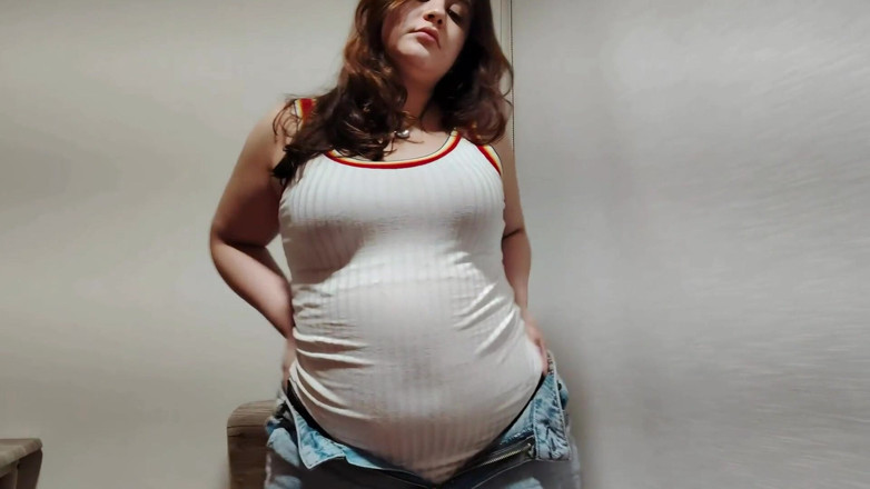 Nicole Passat: Cute Chubby Girl Masturbates and Squirts