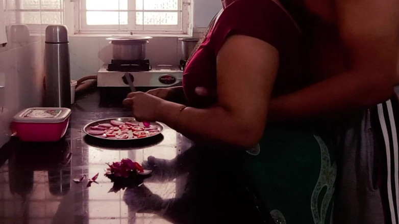 Your Arya: Desi Ấn Độ vú to mẹ kế arya bị con trai riêng đụ...