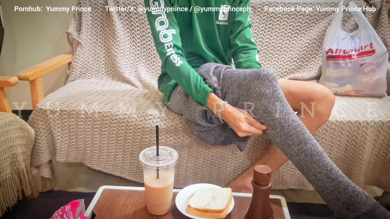 Yummy Prince: Binatang Grab Food Rider Nag Salsal di Pinutukan Ng Tamod...