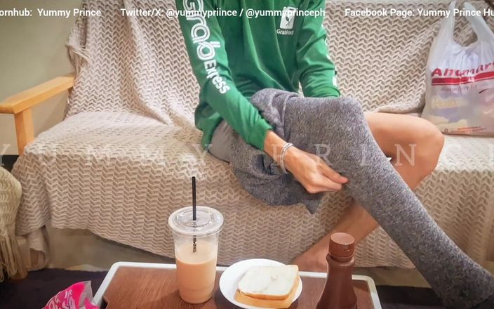 Yummy Prince: Binatang Grab Food Rider Nag Salsal bei Pinutukan Ng Tamod...