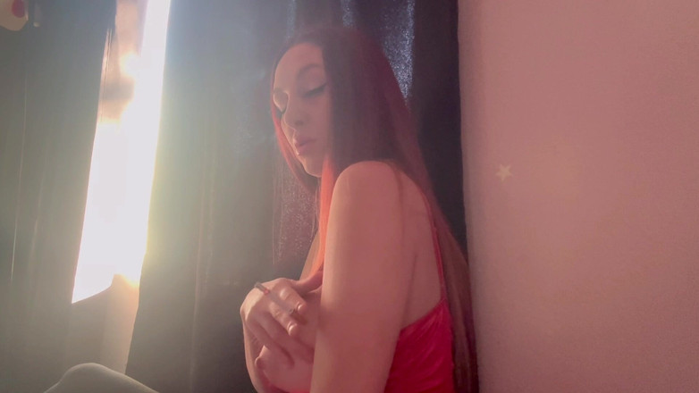 Artemisia Love: Italienische MILf mit dicken titten raucht zigarette und zeigt ihre...