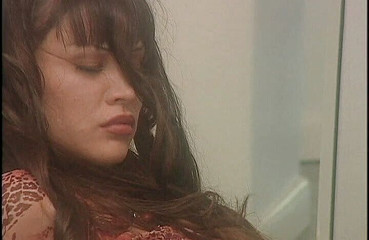 Cryptostudios: Une modèle mince très sexy laisse son manager la baiser...