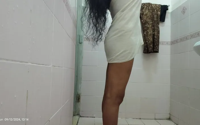 Pavi sun: Hot Indian Wife Tin Bathroom Romance, Dirty Sex with Hairy...