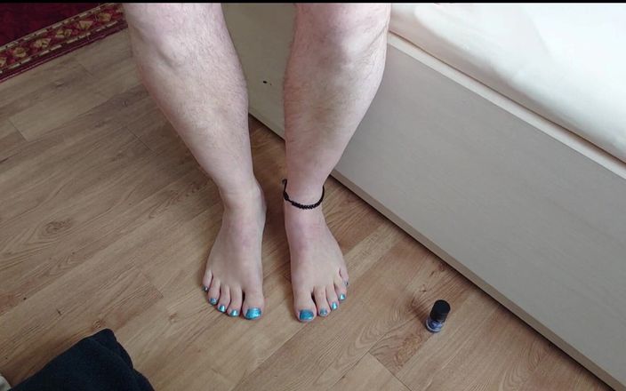 Carmen_Nylonjunge: Nylon Boy Paints His Toe Nails