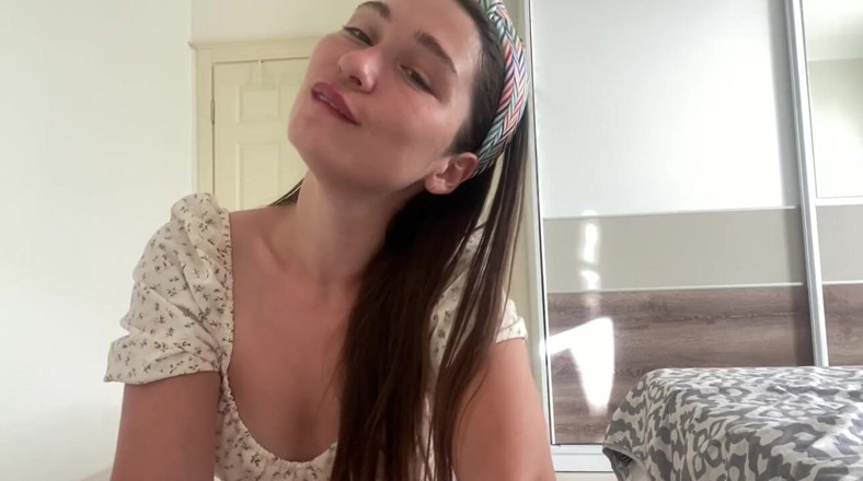 SexyMissMe: Cute Hairy Babe Wants to Cum on Your Face