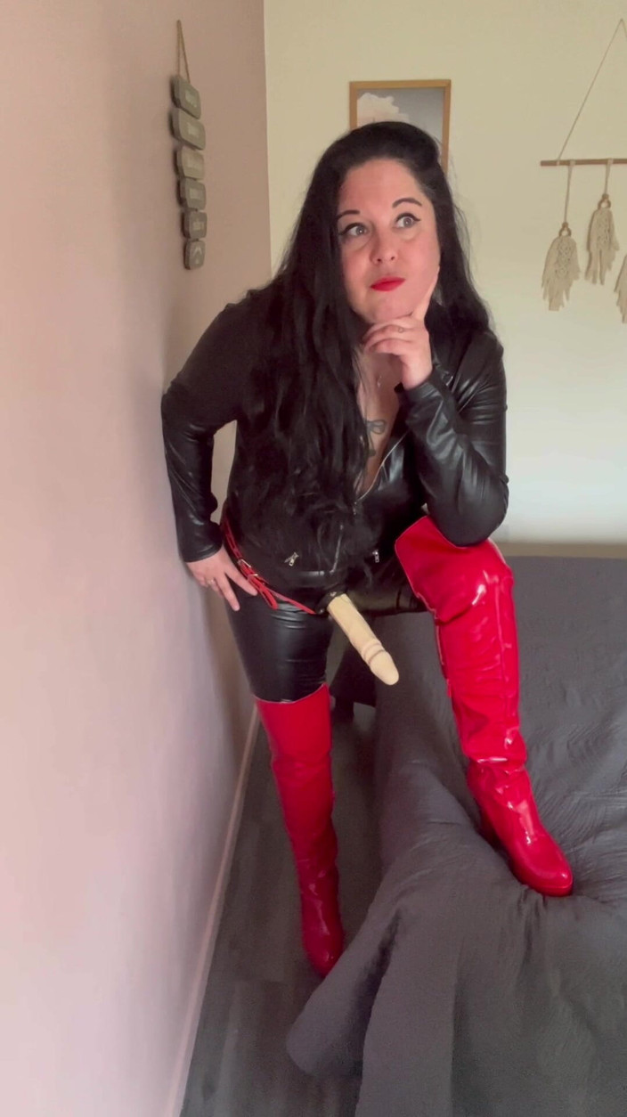 Maitresse Clara: 내 명령 아래 8시간...