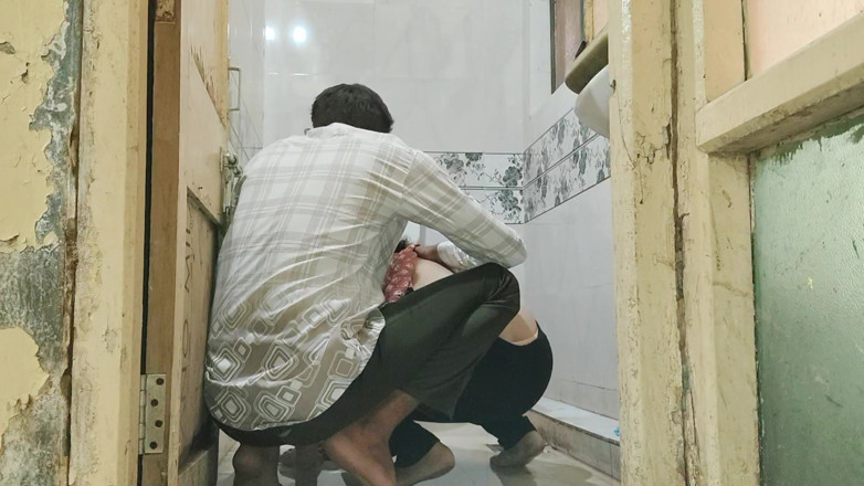 DesiAss: Indian Bhabhi Sex in Bathroom