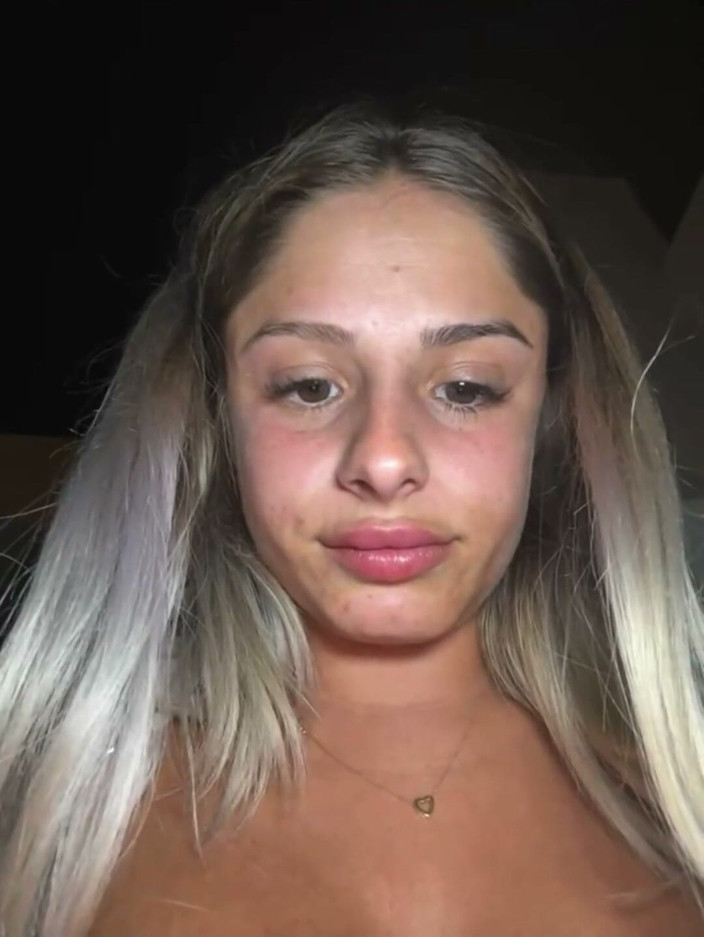 MollyLollyG: 18 ani Italian Webcam Star Blonde își antrenează curul cu un...