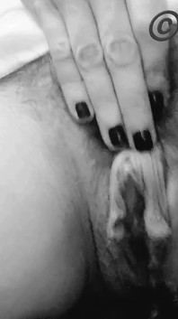 MunichGold My New Kinky Piss подборка волосатая киска бабочки с длинными половыми губами писает для моих поклонников в любительском видео