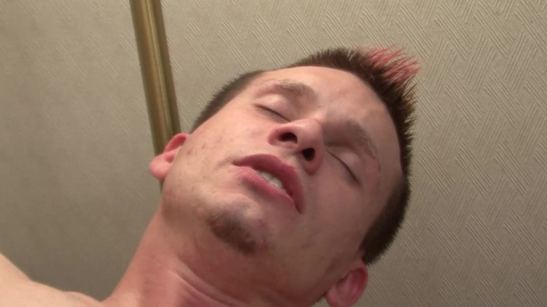 SEXUAL SIN GAY: First Holes - cena 2_slim cara gosta de um pau preto longo...