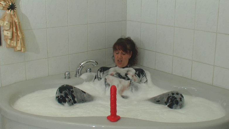 Rubber & Clinic Studio - 1ATOYS: Relaxace v gumě ve vířivce