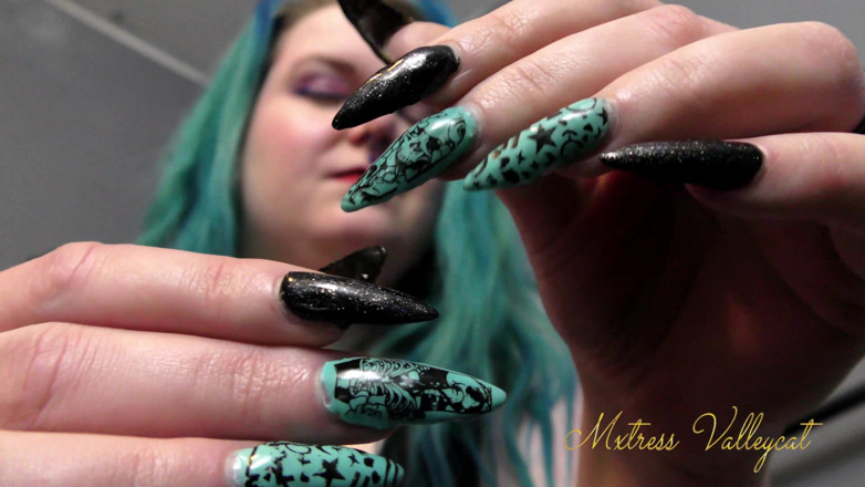 Mxtress Valleycat: Mesmerised by my long nails