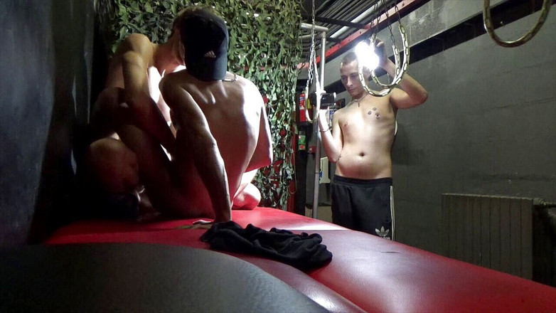 Home web camera: Amatérská kamera, hetero chlapec ošukaný starším bez sedla