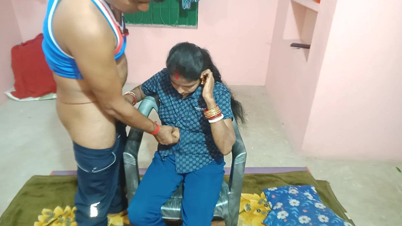 Sumitra-bhabi: Švagr ošukal švagru poté, co ji svlékl do naha